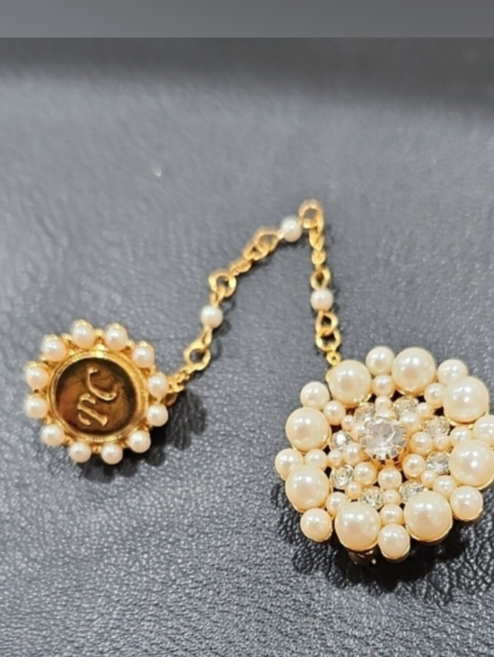 Vintage 1999 Avon President's Club Double Brooch